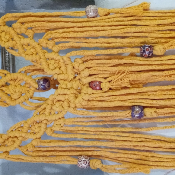 Macrame wall hanging - Picture 3 of 3